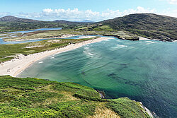 Ein Famtrip führt die Gewinner der großen Irland-Schulung auf Expiprofi.de im März 2025 ins County Cork, hier Bucht und Strand von Barley Cove auf der Mizen Halbinsel